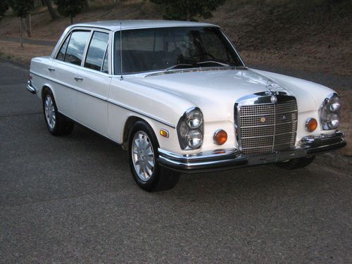 1972 mercedes 280 sel 4.5 liter auto trans 4 door, well maintained,runs good.