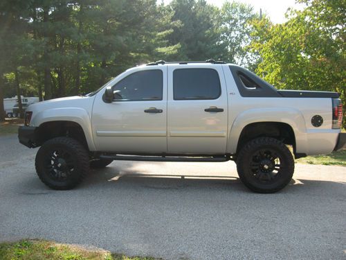 2007 chevy avalanche, lots invested, lifted, loaded, leather, dvd and more