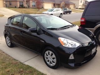 **no reserve**2012 toyota prius c model two,must go,clean,military commuter!!!!