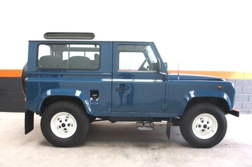 Land rover d-90 defender. right hand drive 2.5 diesel.