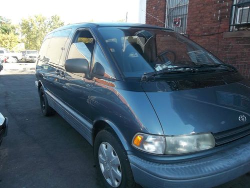 1993 toyota previa le w/ sunroof, moonroof,all-trac swivel captain's seating