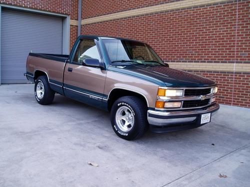 1996 chevrolet 1500 silverado .. 350 v8 .. this is my show truck / driver ...