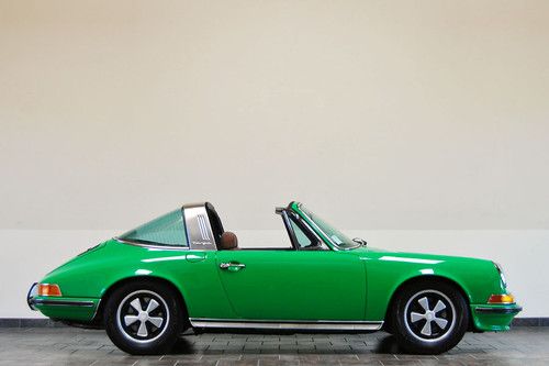 Amazing viper green 1972 porsche 911s