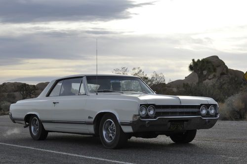 1965 oldsmobile cutlass white/blue don&#039;t miss out on this one!!!
