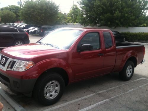 2010 nissan frontier, king cab, 2-wheel drive, 24k miles
