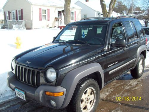 Jeep liberty low miles liberty sport loaded