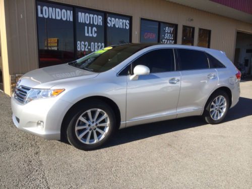 2009 toyota venza awd one owner, leather and loaded