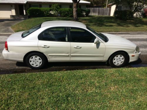 Sell new white 2000 Hyundai Sonata 4door, well maintained