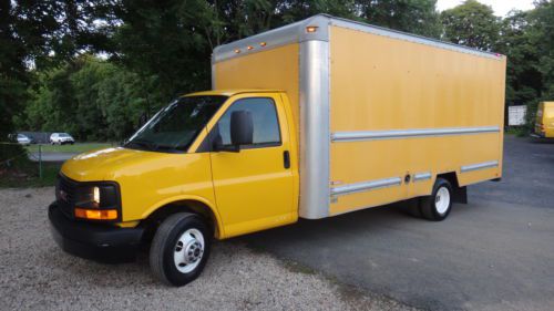 No reserve very clean box truck good tires  ice cold a/c chevy express/ gmc