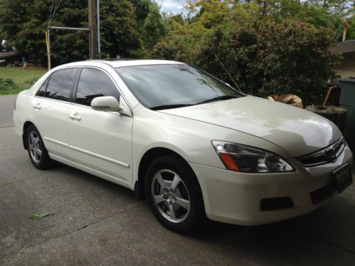 2007 honda accord hybrid w/ navigation system, moon roof and heated seats