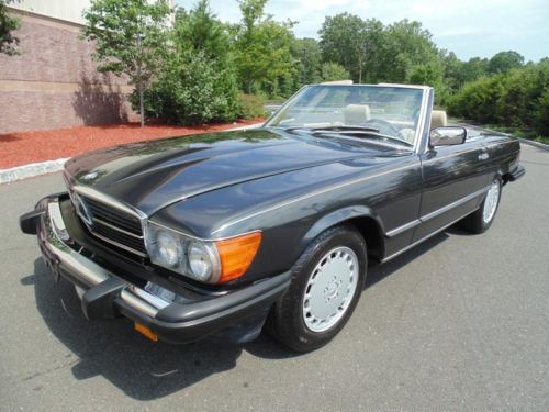 1988 mercedes benz 560 sl 19k miles black pearl/creme beige exceptional car !!!