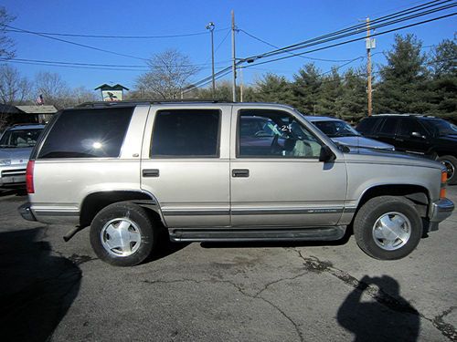 1999 chevrolet tahoe lt and needs a mechanic.....no reserve