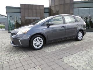 2012 toyota prius v 5dr wgn, nice trade in for a lexus.