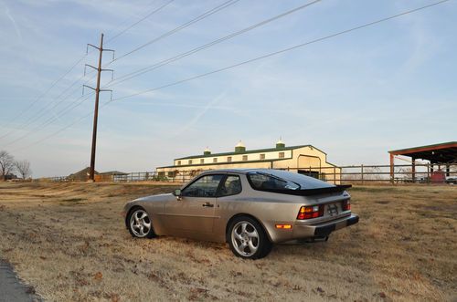 1986 porsche 944 unmodified - looks and runs great