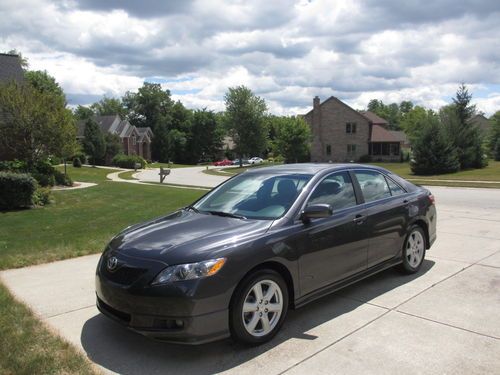 2008 toyota camry se, one owner, only 21,000 miles, leather interior, like new!