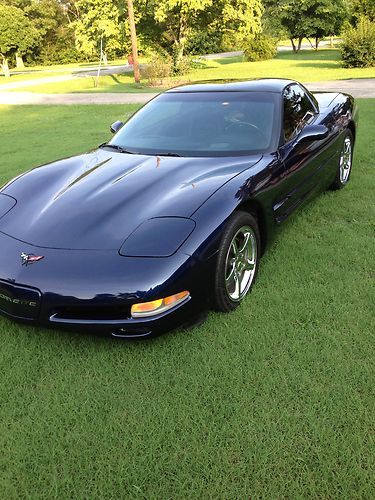 2000 chevrolet corvette base hatchback 2-door 5.7l