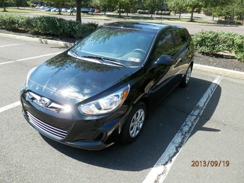 2013 accent gs 4 cylinder 1.6l automatic fwd hatchback low miles, like new!