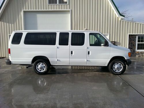 2007 ford e-350 super duty 15 passenger van 0nly 8,000 miles