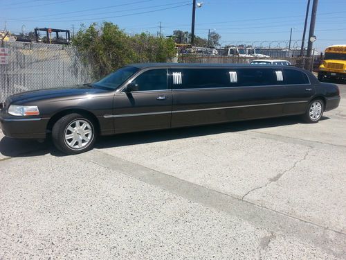 2006 lincoln town car 120&#034; limo / limousine by royale