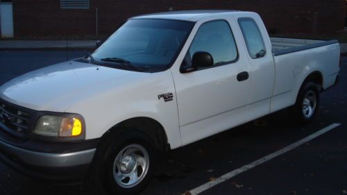 2002 ford f-150 xl pickup truck - nice!  low reserve