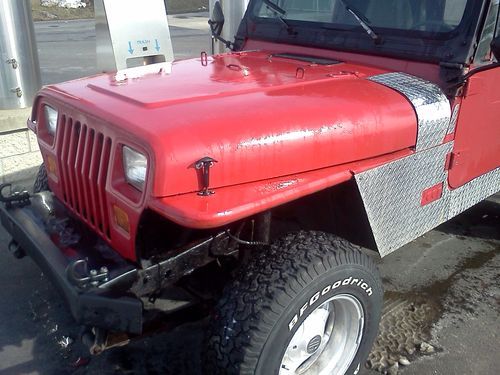 1995 jeep wrangler se  4.0l 6 cyl. - go topless for summer!