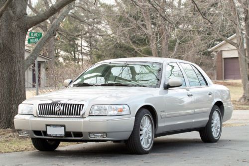 2010 silver mercury grand marquis only 9k miles under warranty leather, loaded