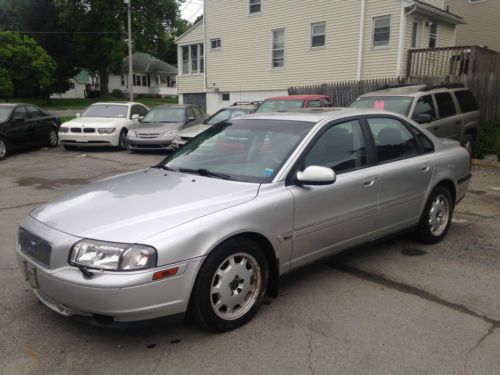 2002 volvo s80 starts and runs, engine knocks. parts or repair! repairable clean