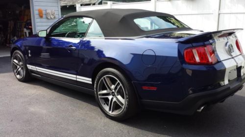 2010 mustang shelby gt500 convertible, only 200 miles!  new flawless wrapper car