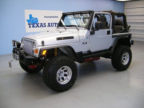 We finance!!!  2006 jeep wrangler x 4x4 soft top 6-speed lift winch cd tow!!!