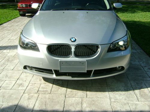 Bmw 530xit  awd wagon, silver/black  excellent condition.