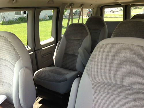 Buy Used 2002 Ford E150 9 Passenger Van With 6 Captain Chairs In