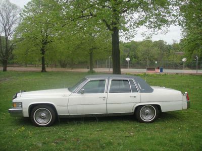 1977 cadillac fleetwood brougham diamond edition in good condition