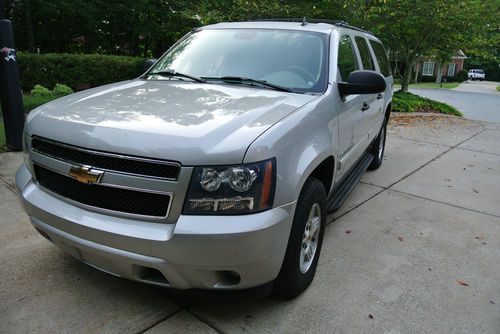 2007 chevrolet suburban 1500 ls leather 9 passenger no reserve one owner