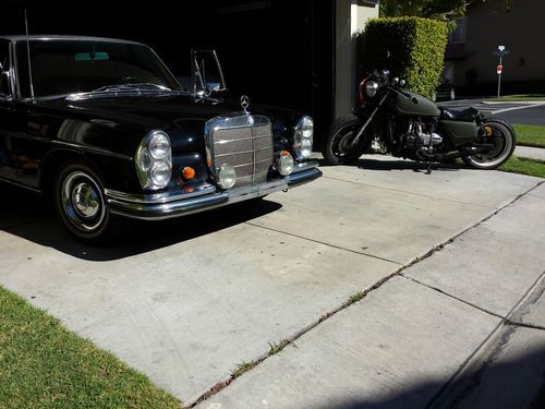 1966 mercedes 250s two tone exterior on black. ac. automatic. daily driver