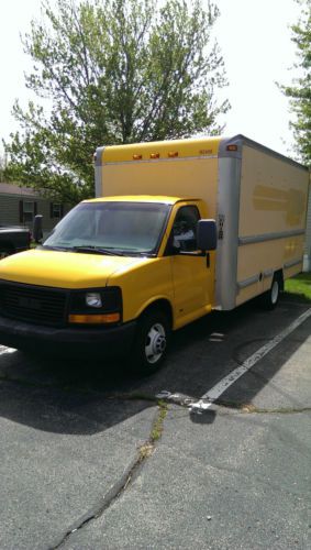 2004 gmc savanah 3500 box van