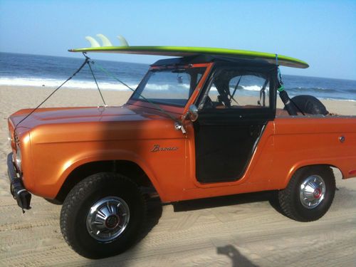 Classic -4 wheel drive ford bronco - beautifuly restored with all original feel