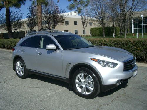 2013 infiniti fx37 awd deluxe touring only 5k miles!  stunning