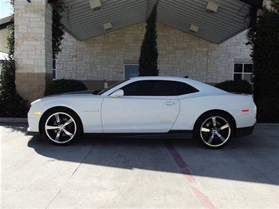 2ss low miles 2 dr coupe  6.2l  summit white six speed leather 21" wheels fast