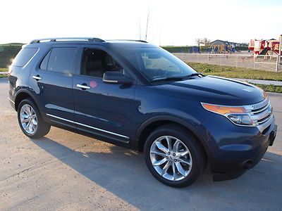 2012 ford explorer xlt / 4x4 / heated leather / sync / 3 row seating / warranty