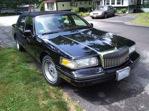 1997 lincoln town car signature sedan 4-door 4.6l