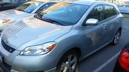 2009 toyota matrix s awd   -- excellent condition -- sunroof