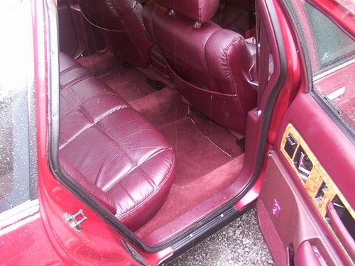 1993 Chevrolet Caprice Classic LTZ Sedan 4-Door 5.7L, image 9