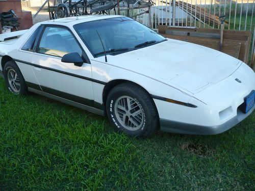 1985 white pontiac fiero gt- selling with no reserve