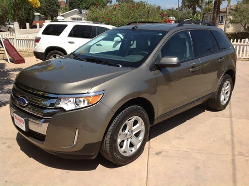 2013 ford edge sel,leather,my touch,sync,camera,loaded,like new, 25,000 miles