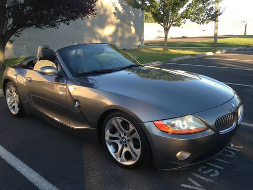 2003 bmw z4 3.0i convertible 3.0l 6 seped manual clean carfax no accidents!!!