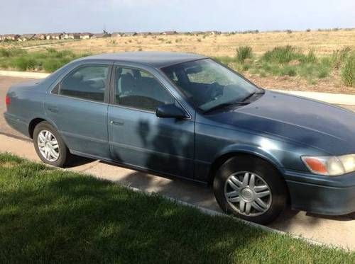 2001 toyota camry - runs great - priced to go!