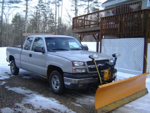 2004 chevy silverado ls 1500 truck with meyers 7 1/2ft plow