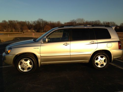 2005 toyota highlander limited, silver, v6 3.3 liter, leather, sunroof, 3rd row