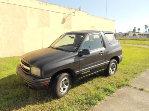 2003 chevrolet tracker base sport utility 2-door 2.0l black no reserve