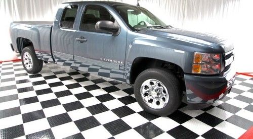 '09 silverado 1500 - ext cab - very low miles!!  1 owner - carfax guaranteed!!!